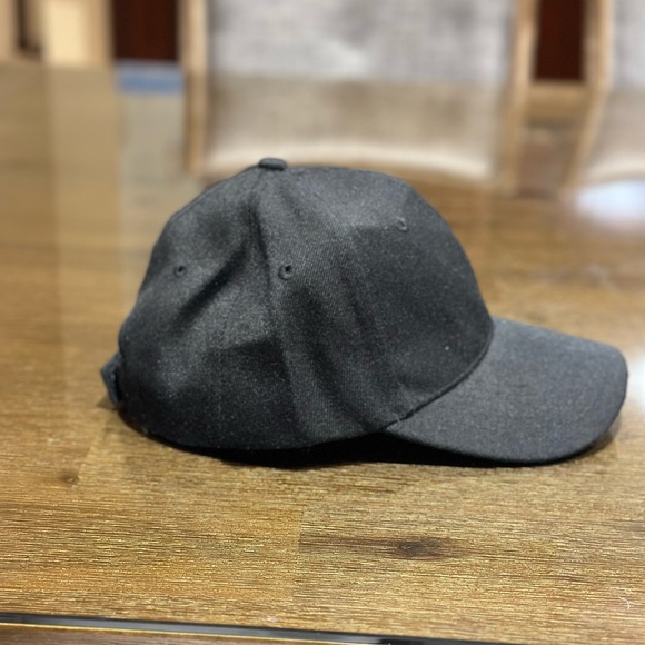 Black Cap - Picture 4 of 5